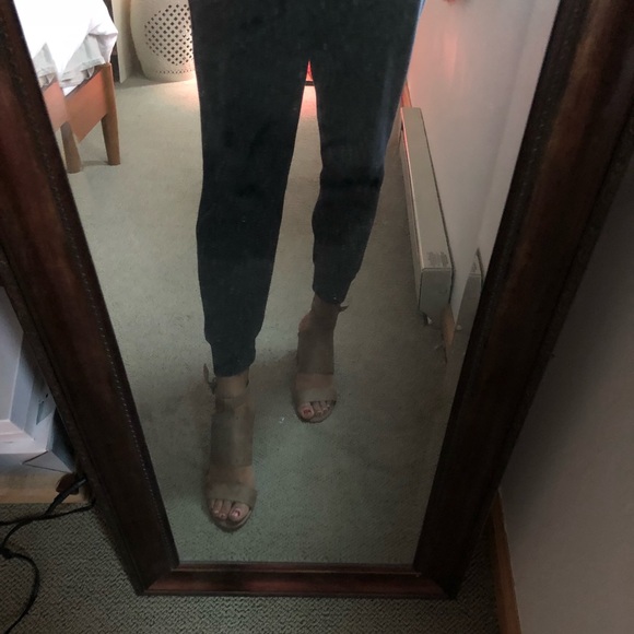 ❌SOLD❌ Rampage Heeled Sandals - Picture 4 of 4